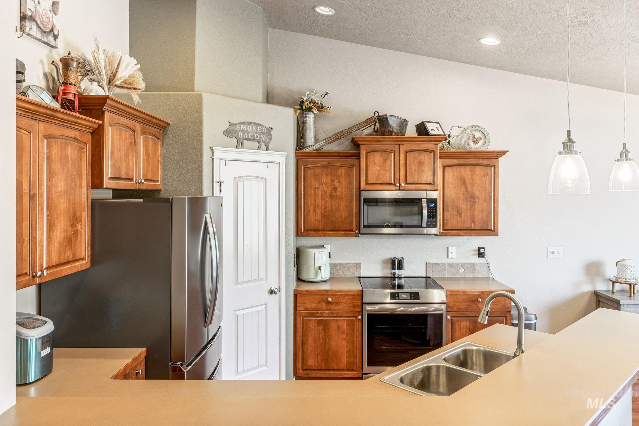 1909 S Sandcrest Way, Nampa, Idaho 83686, 3 Bedrooms, 2 Bathrooms, Residential For Sale, Price $405,000,MLS 98982837