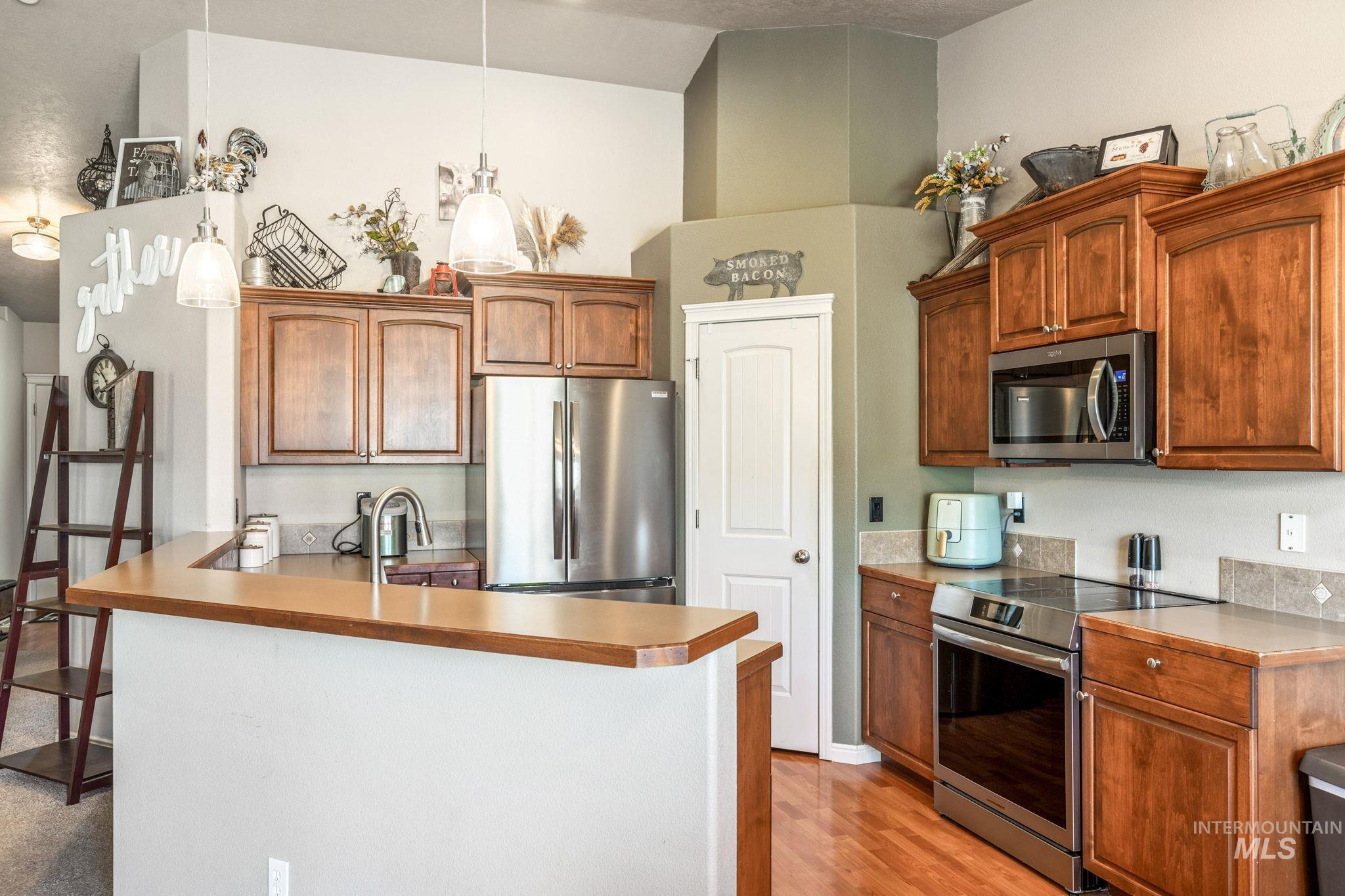 1909 S Sandcrest Way, Nampa, Idaho 83686, 3 Bedrooms, 2 Bathrooms, Residential For Sale, Price $405,000,MLS 98982837