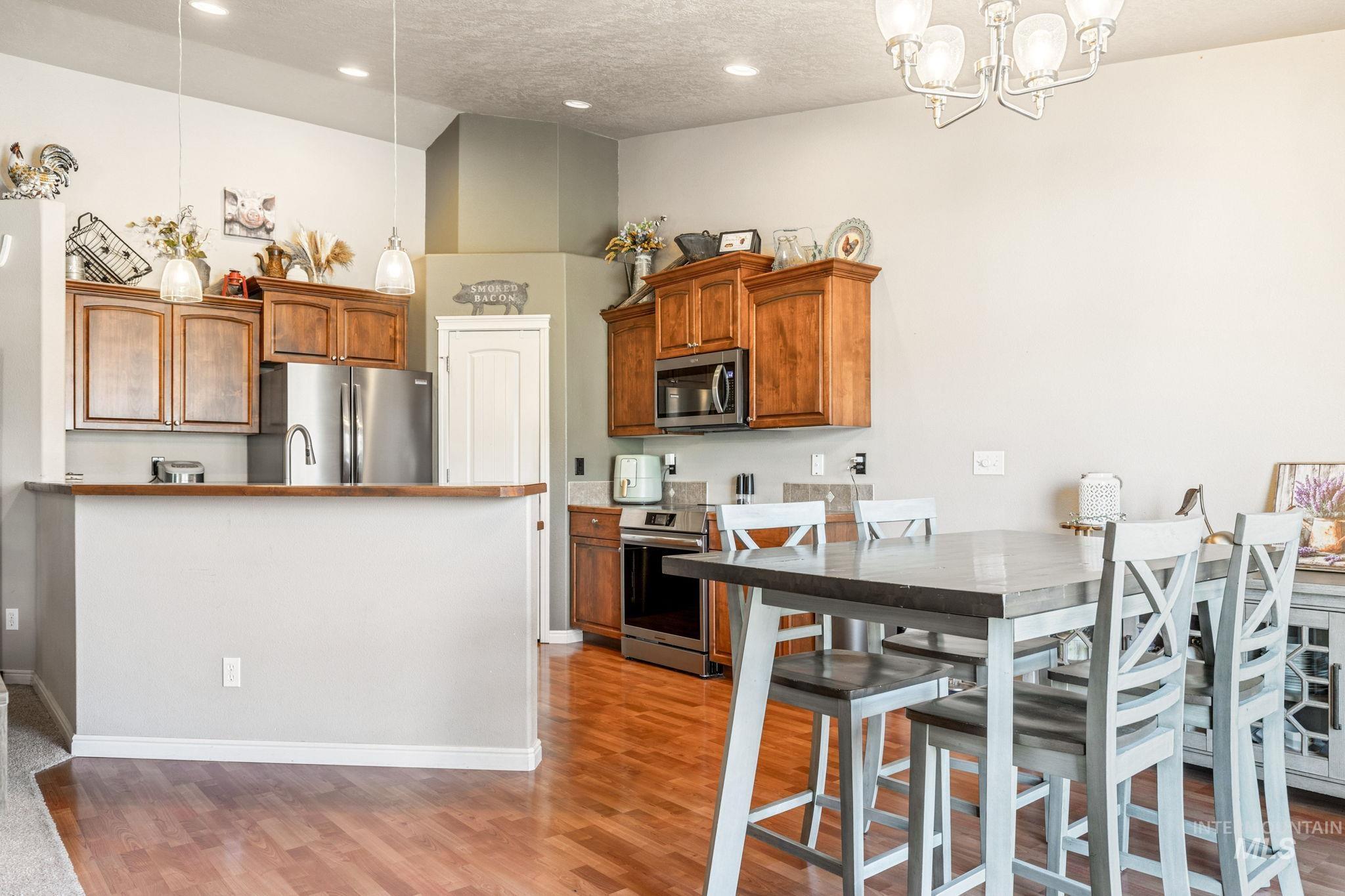 1909 S Sandcrest Way, Nampa, Idaho 83686, 3 Bedrooms, 2 Bathrooms, Residential For Sale, Price $405,000,MLS 98982837