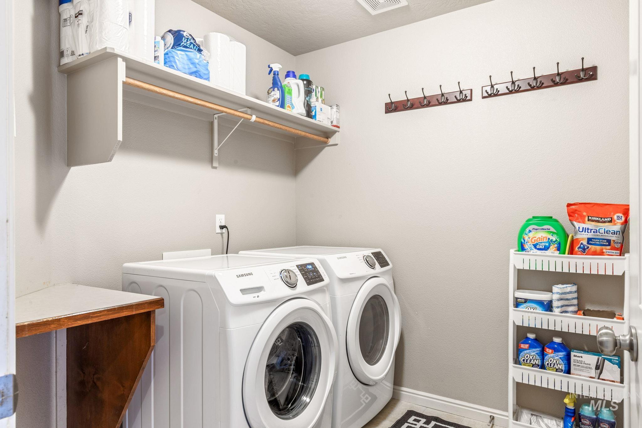 1909 S Sandcrest Way, Nampa, Idaho 83686, 3 Bedrooms, 2 Bathrooms, Residential For Sale, Price $405,000,MLS 98982837