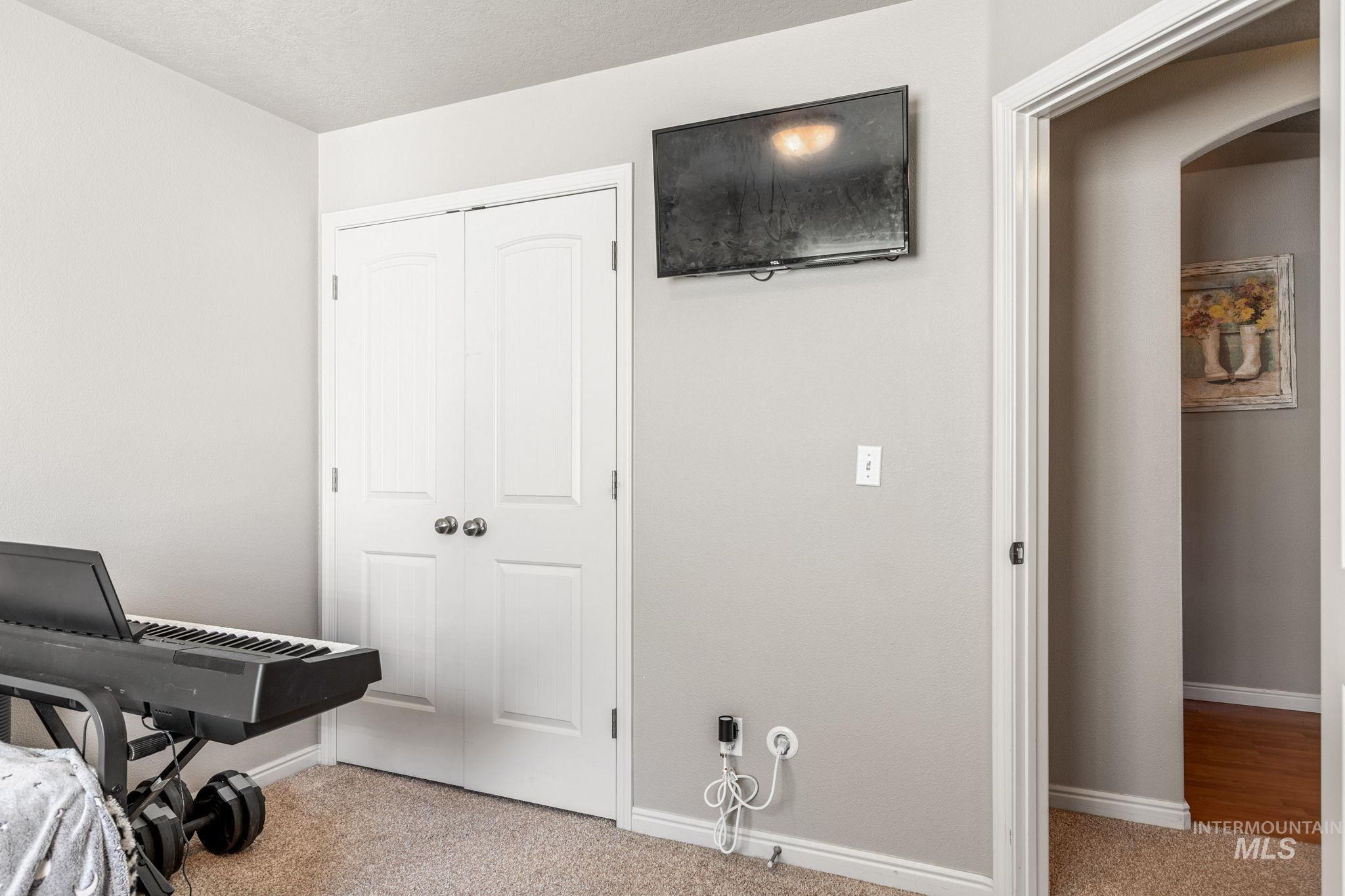 1909 S Sandcrest Way, Nampa, Idaho 83686, 3 Bedrooms, 2 Bathrooms, Residential For Sale, Price $405,000,MLS 98982837