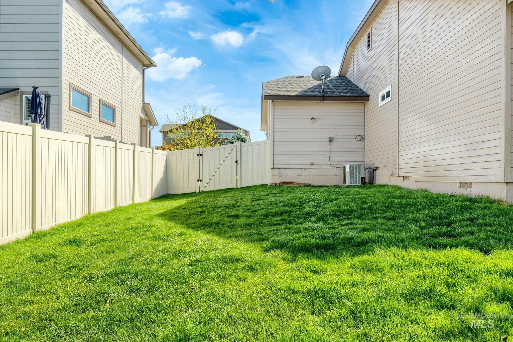 1909 S Sandcrest Way, Nampa, Idaho 83686, 3 Bedrooms, 2 Bathrooms, Residential For Sale, Price $405,000,MLS 98982837