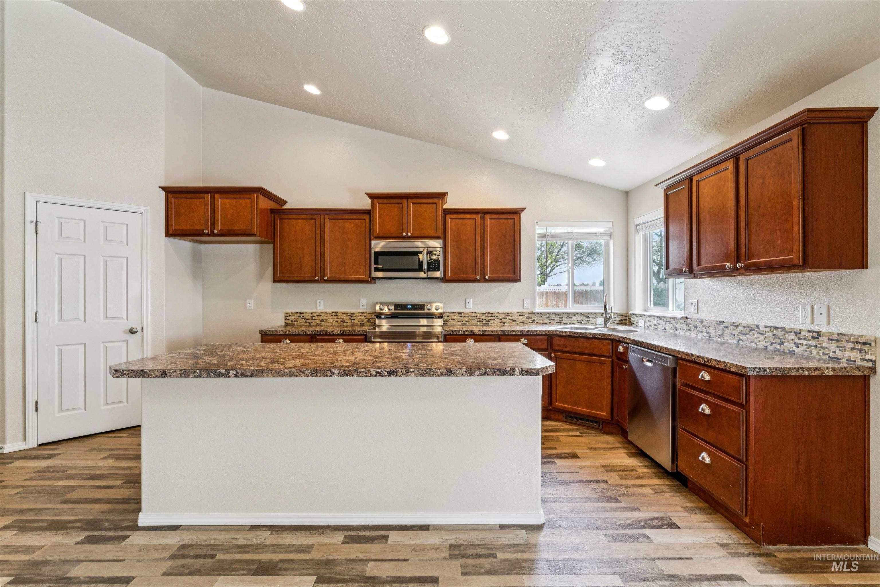 12527 Deadwood Ct, Nampa, Idaho 83651, 4 Bedrooms, 2 Bathrooms, Residential For Sale, Price $426,000,MLS 98982838