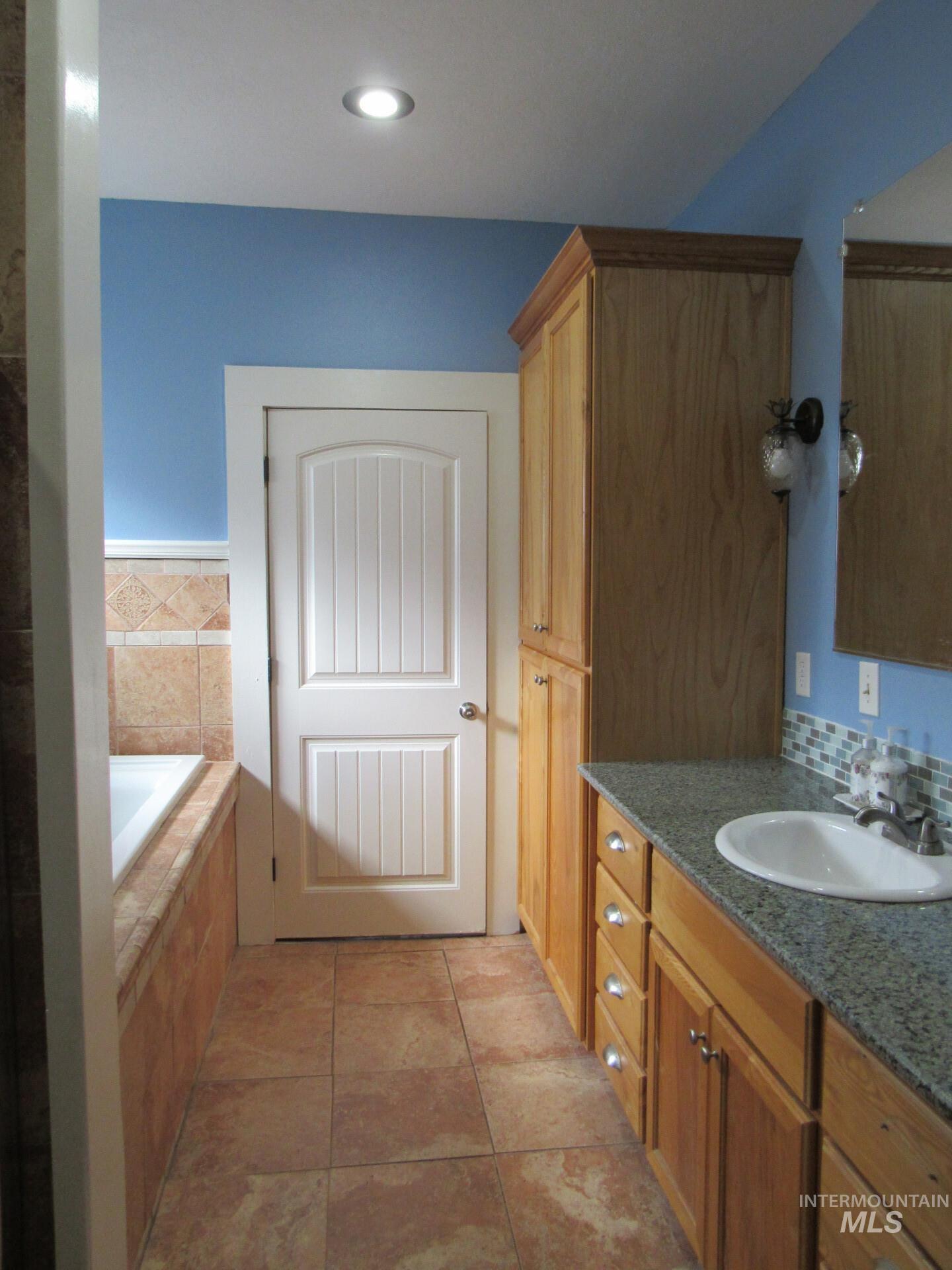 219 Lincoln Ave, Emmett, Idaho 83617, 4 Bedrooms, 2.5 Bathrooms, Residential For Sale, Price $779,999, 98982840