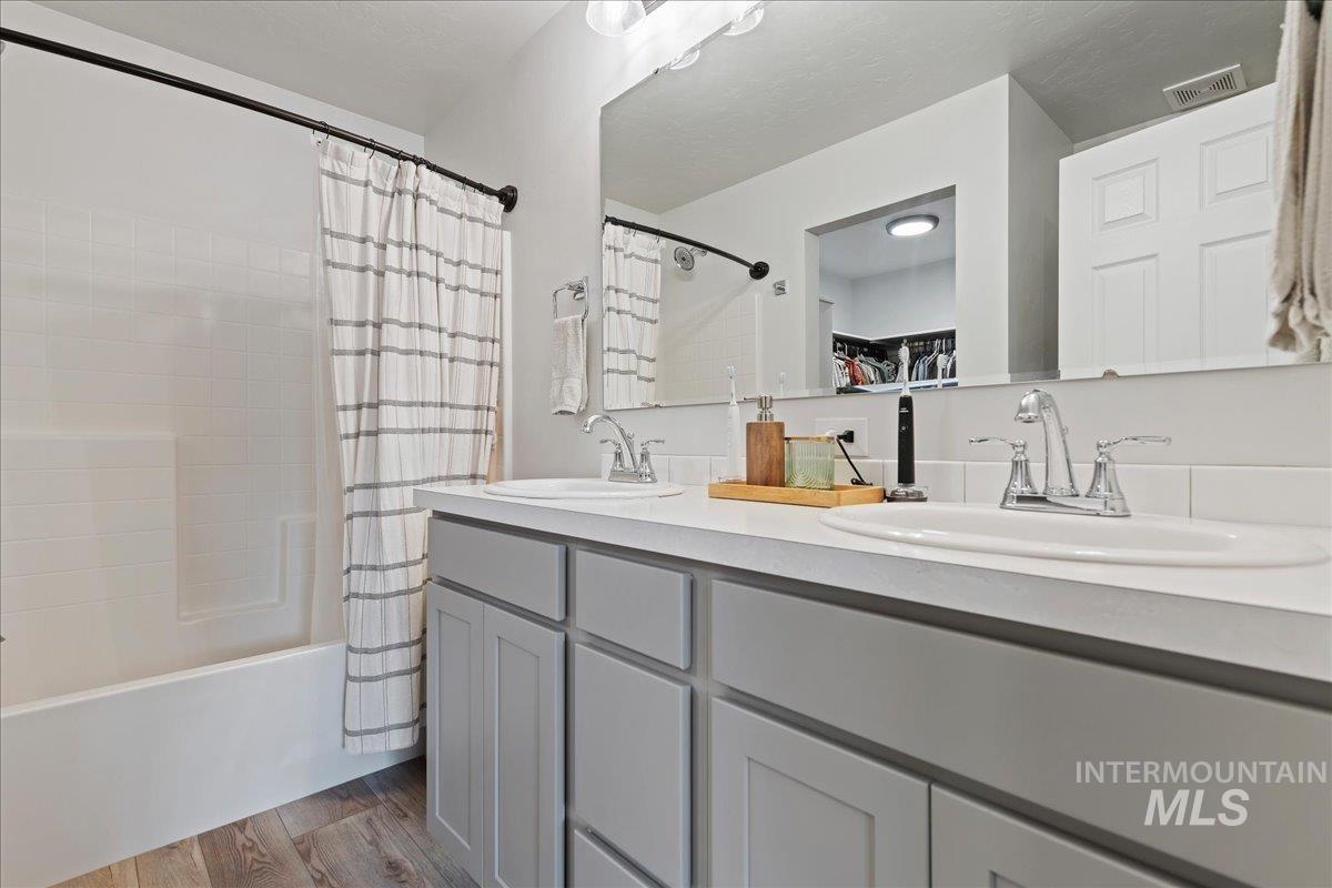 3949 E Jamestown Dr, Nampa, Idaho 83686, 3 Bedrooms, 2 Bathrooms, Residential For Sale, Price $390,000,MLS 98982842