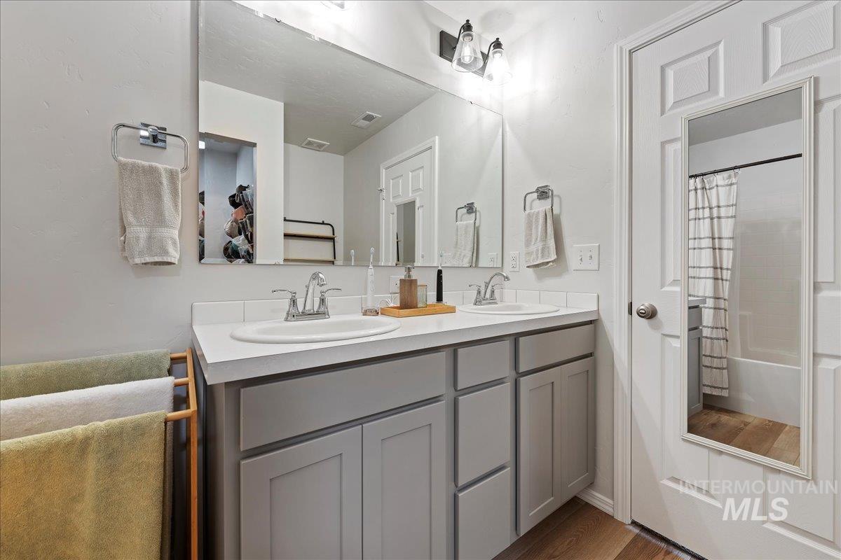 3949 E Jamestown Dr, Nampa, Idaho 83686, 3 Bedrooms, 2 Bathrooms, Residential For Sale, Price $390,000,MLS 98982842