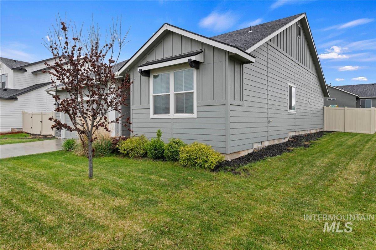 3949 E Jamestown Dr, Nampa, Idaho 83686, 3 Bedrooms, 2 Bathrooms, Residential For Sale, Price $390,000,MLS 98982842
