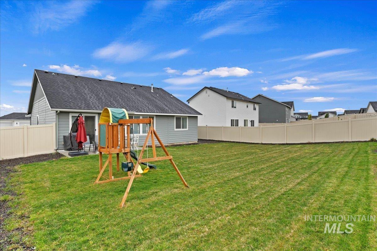 3949 E Jamestown Dr, Nampa, Idaho 83686, 3 Bedrooms, 2 Bathrooms, Residential For Sale, Price $390,000,MLS 98982842