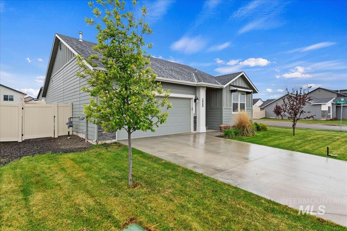 3949 E Jamestown Dr, Nampa, Idaho 83686, 3 Bedrooms, 2 Bathrooms, Residential For Sale, Price $390,000,MLS 98982842