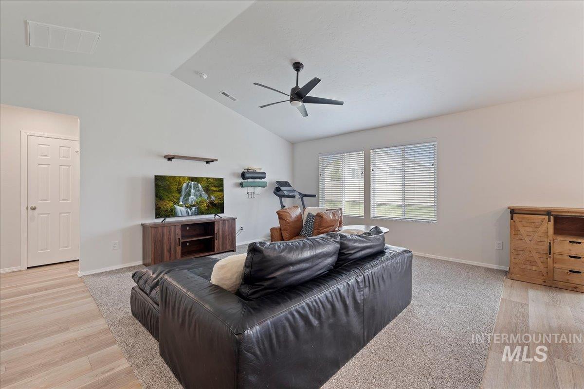 3949 E Jamestown Dr, Nampa, Idaho 83686, 3 Bedrooms, 2 Bathrooms, Residential For Sale, Price $390,000,MLS 98982842