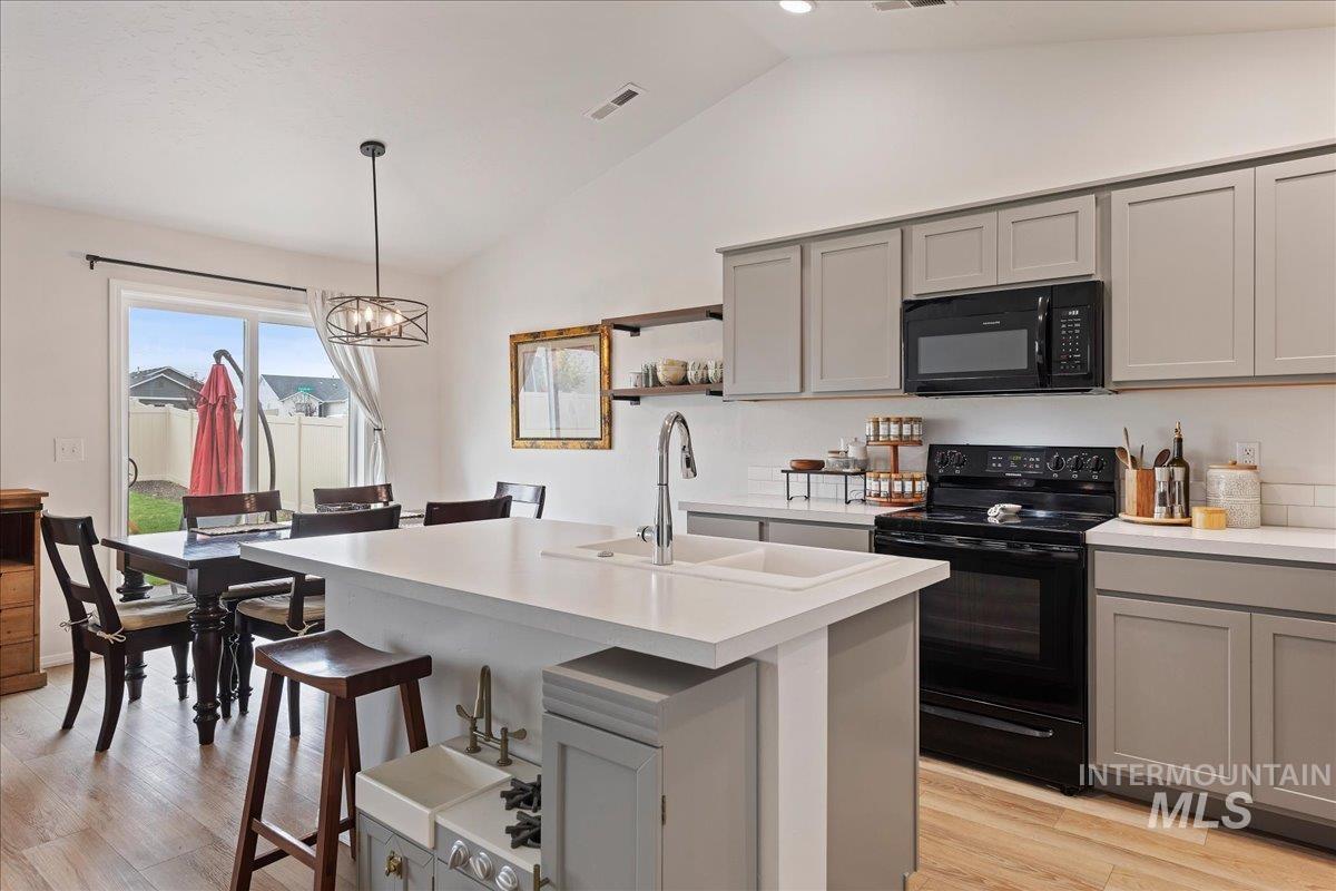 3949 E Jamestown Dr, Nampa, Idaho 83686, 3 Bedrooms, 2 Bathrooms, Residential For Sale, Price $390,000,MLS 98982842