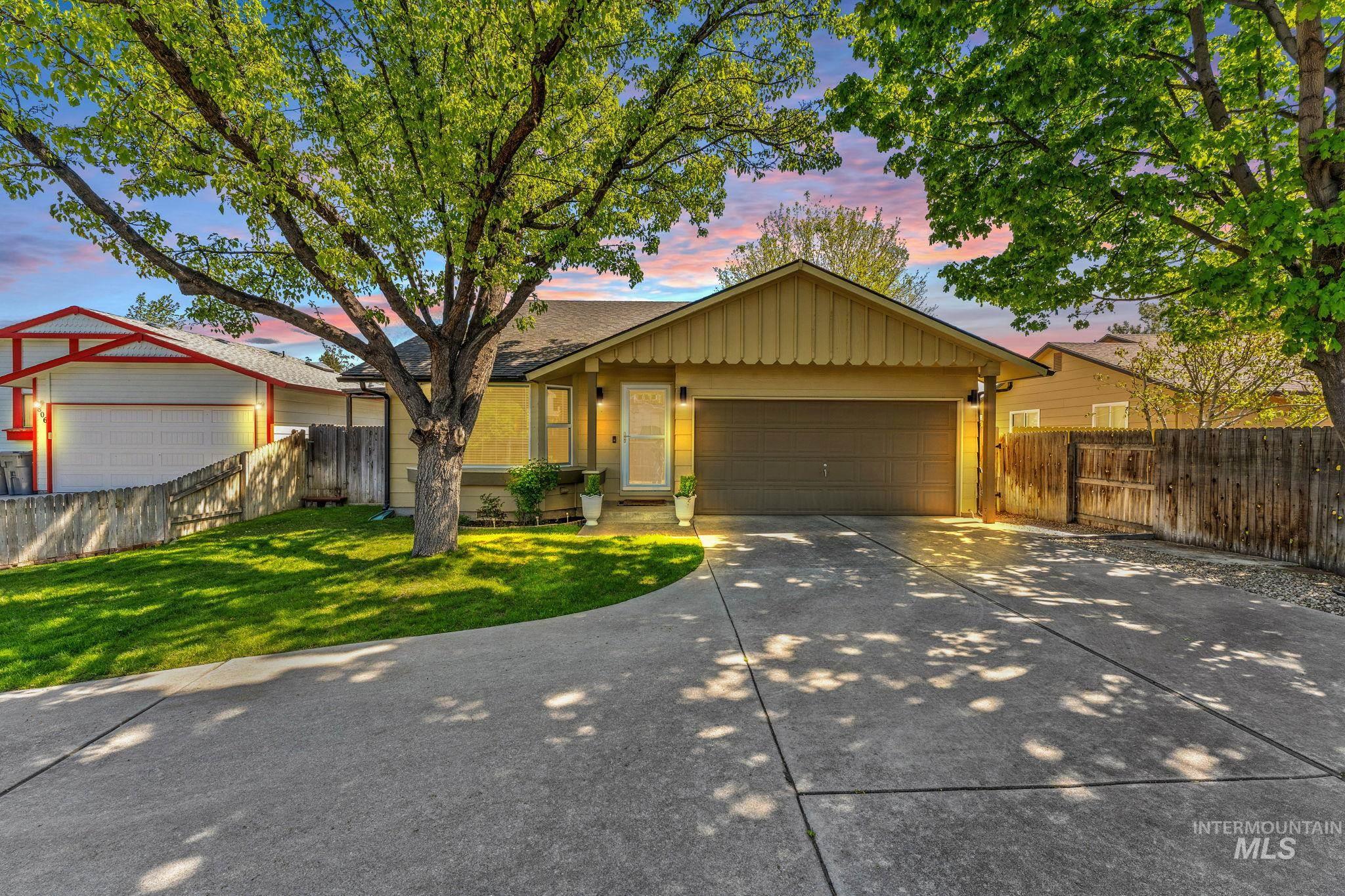 818 S Wild Phlox Pl, Boise, Idaho 83709, 3 Bedrooms, 2 Bathrooms, Residential For Sale, Price $444,900,MLS 98982843
