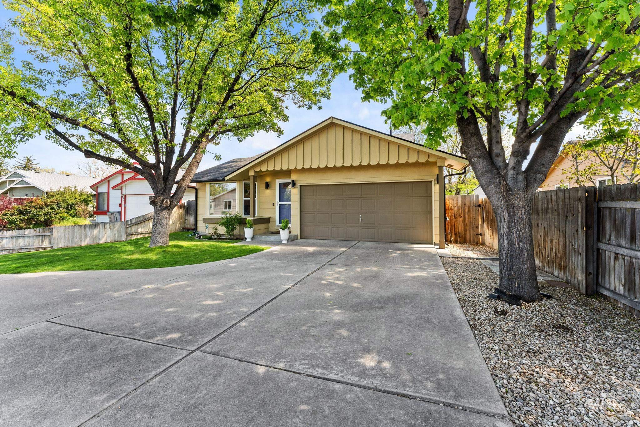 818 S Wild Phlox Pl, Boise, Idaho 83709, 3 Bedrooms, 2 Bathrooms, Residential For Sale, Price $444,900,MLS 98982843