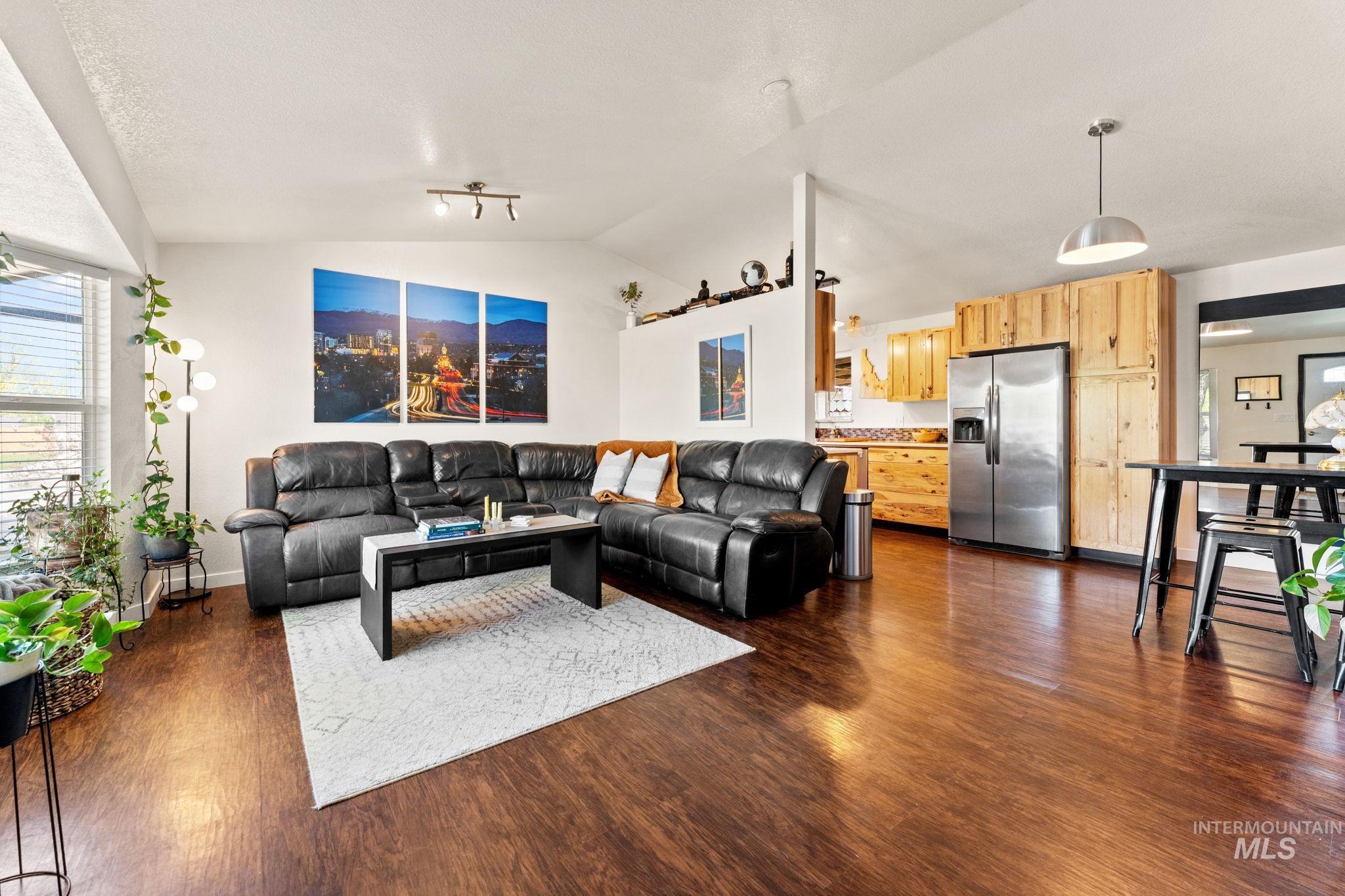 818 S Wild Phlox Pl, Boise, Idaho 83709, 3 Bedrooms, 2 Bathrooms, Residential For Sale, Price $444,900,MLS 98982843