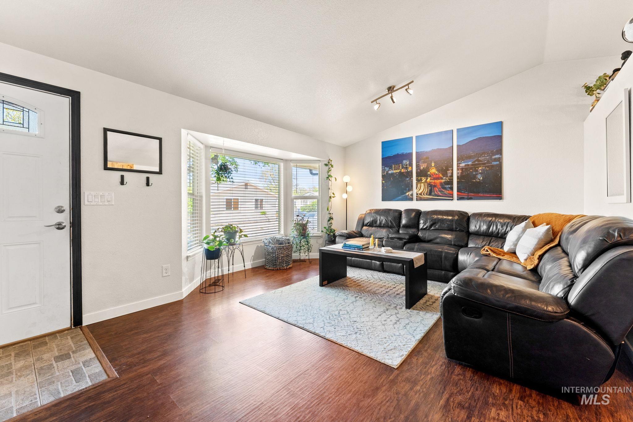 818 S Wild Phlox Pl, Boise, Idaho 83709, 3 Bedrooms, 2 Bathrooms, Residential For Sale, Price $444,900,MLS 98982843