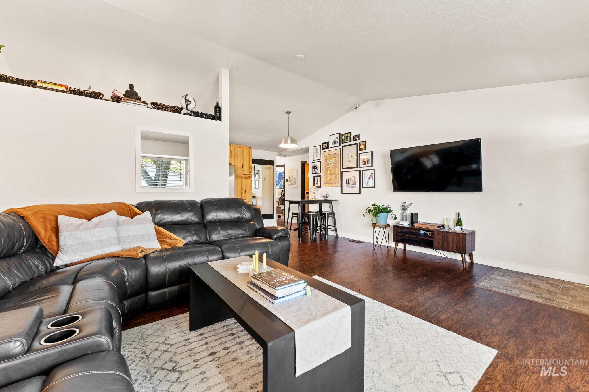 818 S Wild Phlox Pl, Boise, Idaho 83709, 3 Bedrooms, 2 Bathrooms, Residential For Sale, Price $444,900,MLS 98982843