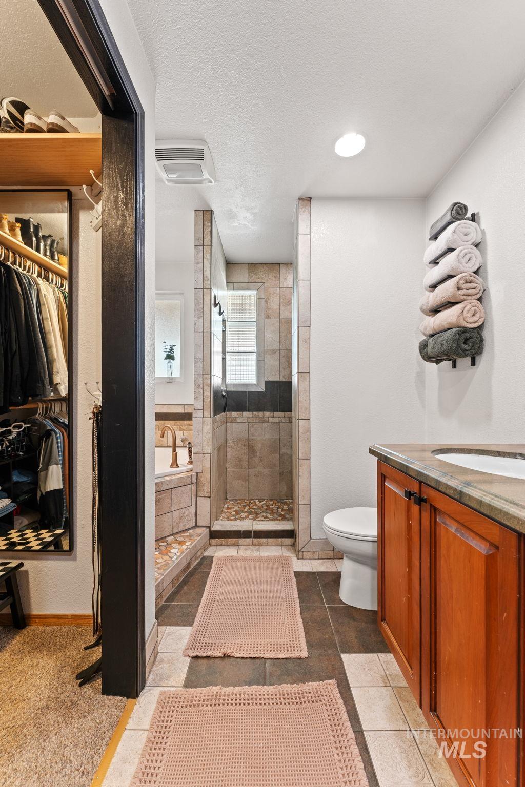 818 S Wild Phlox Pl, Boise, Idaho 83709, 3 Bedrooms, 2 Bathrooms, Residential For Sale, Price $444,900,MLS 98982843