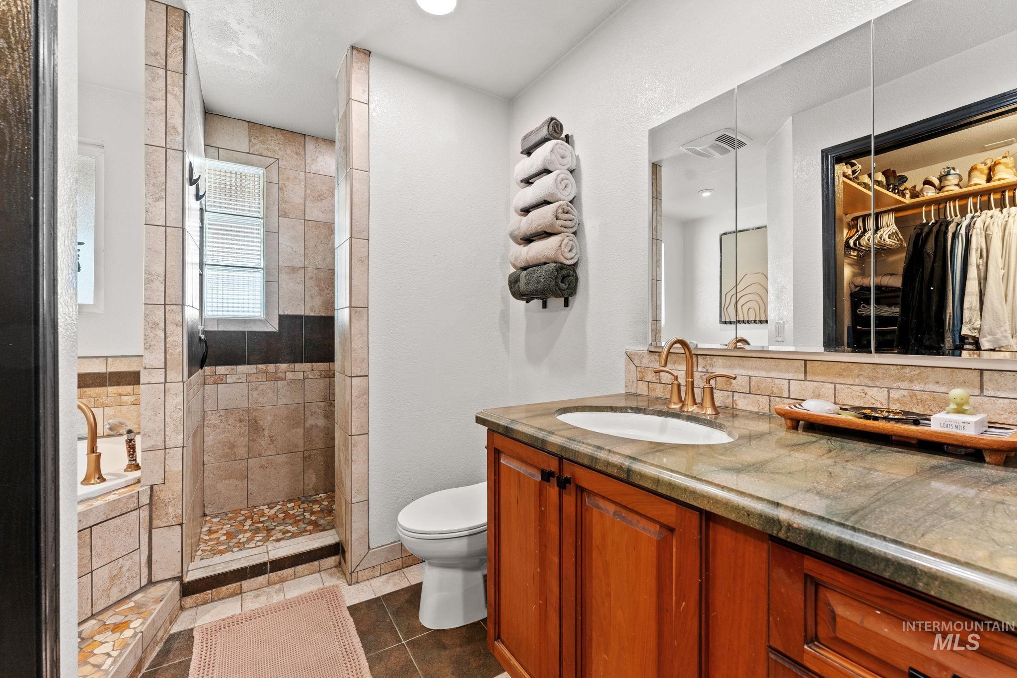 818 S Wild Phlox Pl, Boise, Idaho 83709, 3 Bedrooms, 2 Bathrooms, Residential For Sale, Price $444,900,MLS 98982843