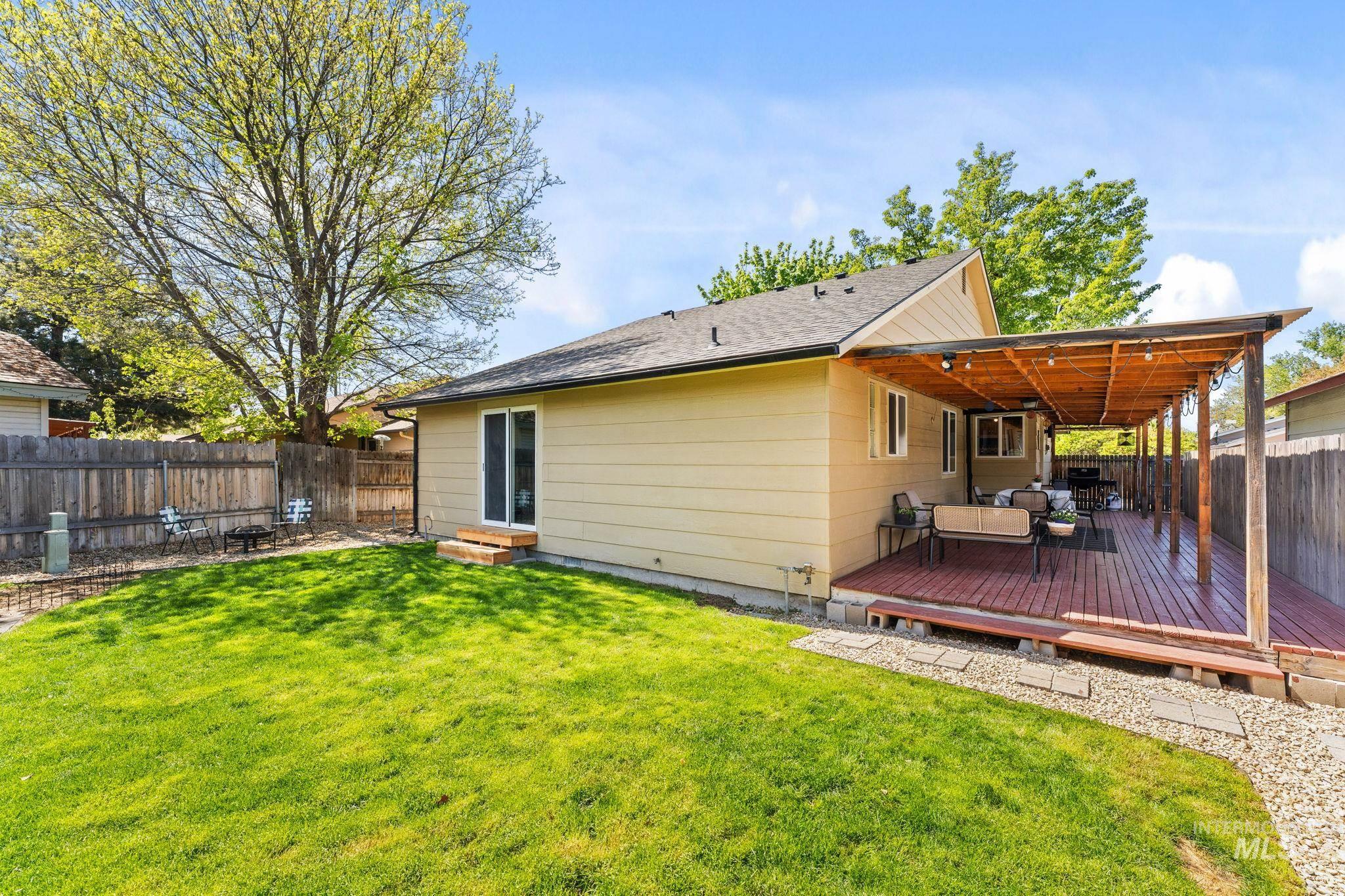 818 S Wild Phlox Pl, Boise, Idaho 83709, 3 Bedrooms, 2 Bathrooms, Residential For Sale, Price $444,900,MLS 98982843