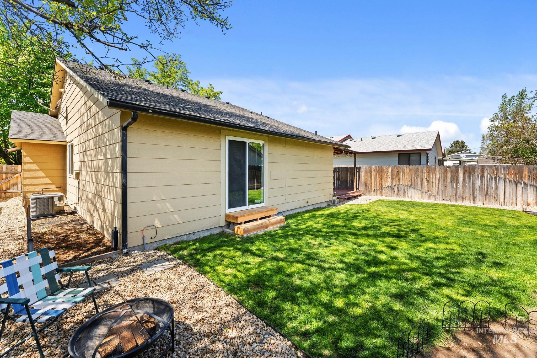 818 S Wild Phlox Pl, Boise, Idaho 83709, 3 Bedrooms, 2 Bathrooms, Residential For Sale, Price $444,900,MLS 98982843