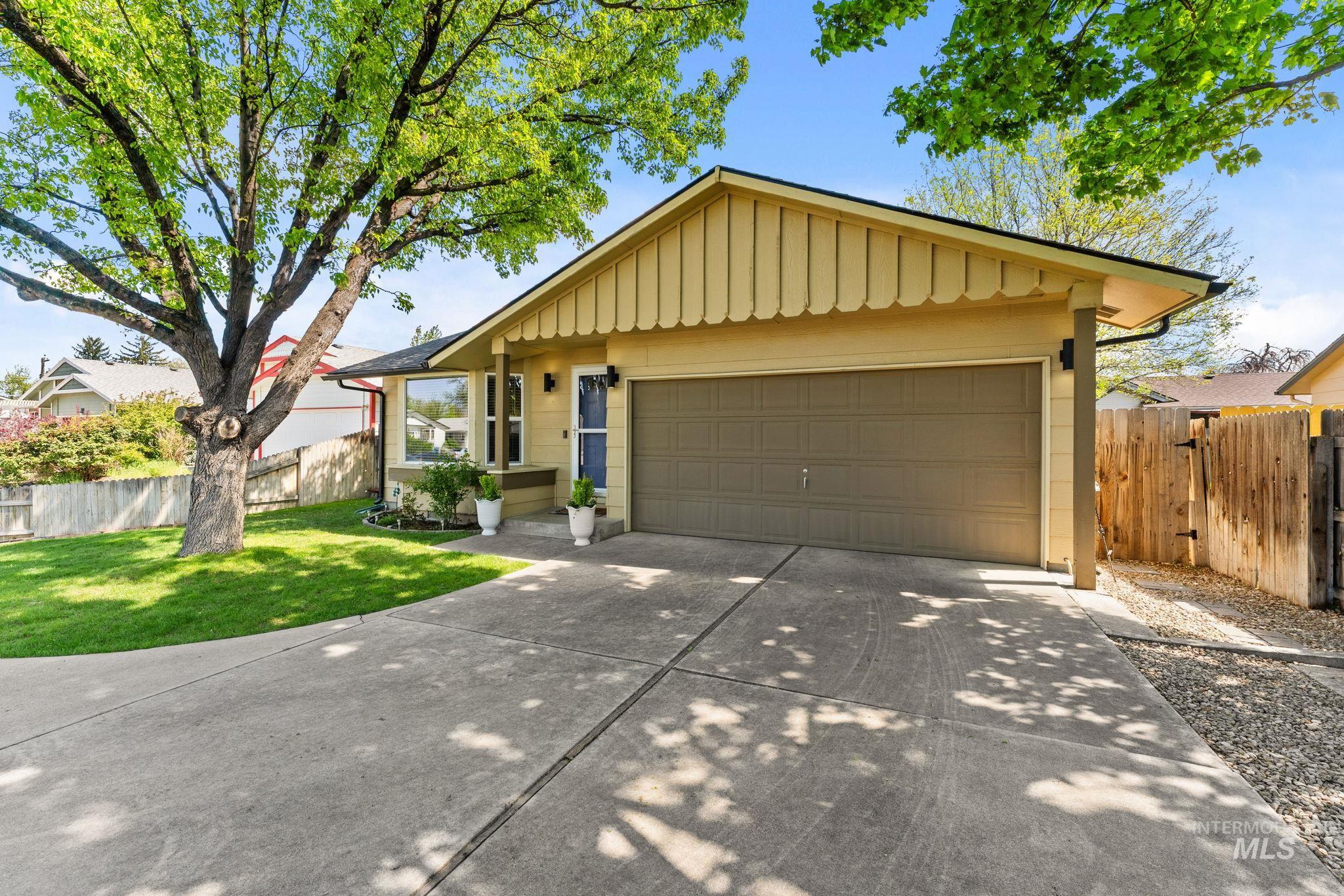 818 S Wild Phlox Pl, Boise, Idaho 83709, 3 Bedrooms, 2 Bathrooms, Residential For Sale, Price $444,900,MLS 98982843