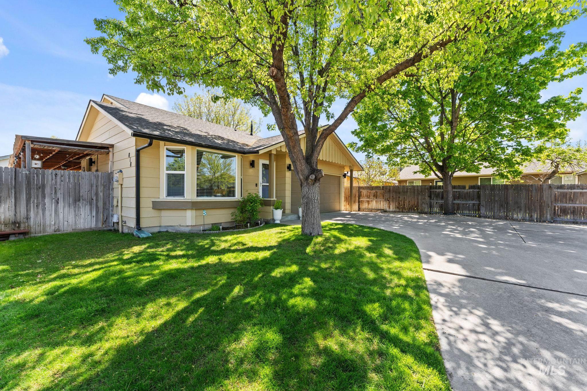 818 S Wild Phlox Pl, Boise, Idaho 83709, 3 Bedrooms, 2 Bathrooms, Residential For Sale, Price $444,900,MLS 98982843