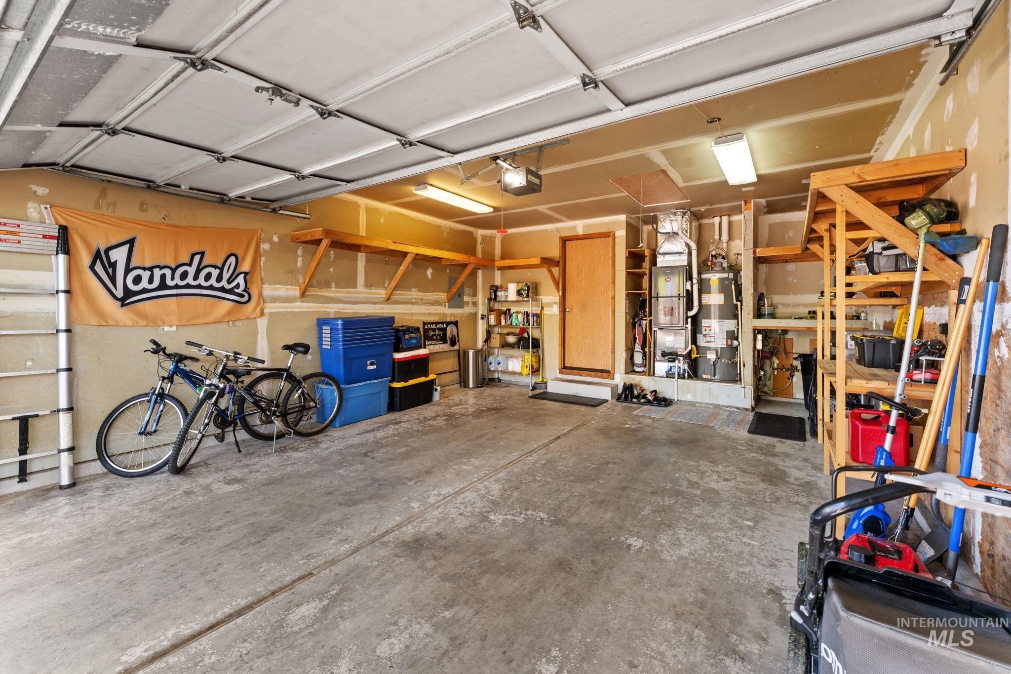 818 S Wild Phlox Pl, Boise, Idaho 83709, 3 Bedrooms, 2 Bathrooms, Residential For Sale, Price $444,900,MLS 98982843