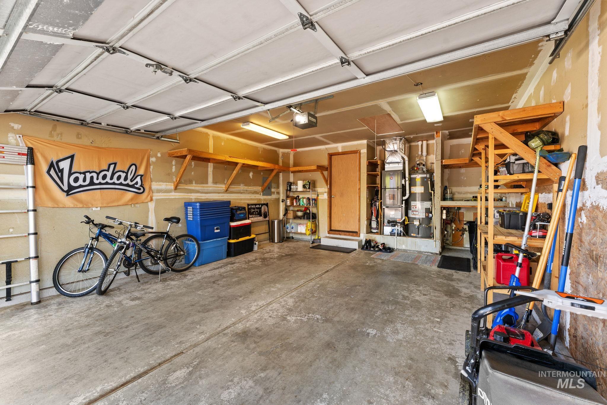 818 S Wild Phlox Pl, Boise, Idaho 83709, 3 Bedrooms, 2 Bathrooms, Residential For Sale, Price $444,900,MLS 98982843