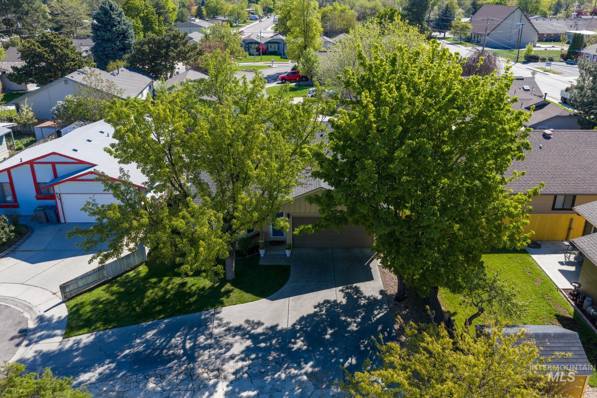 818 S Wild Phlox Pl, Boise, Idaho 83709, 3 Bedrooms, 2 Bathrooms, Residential For Sale, Price $444,900,MLS 98982843