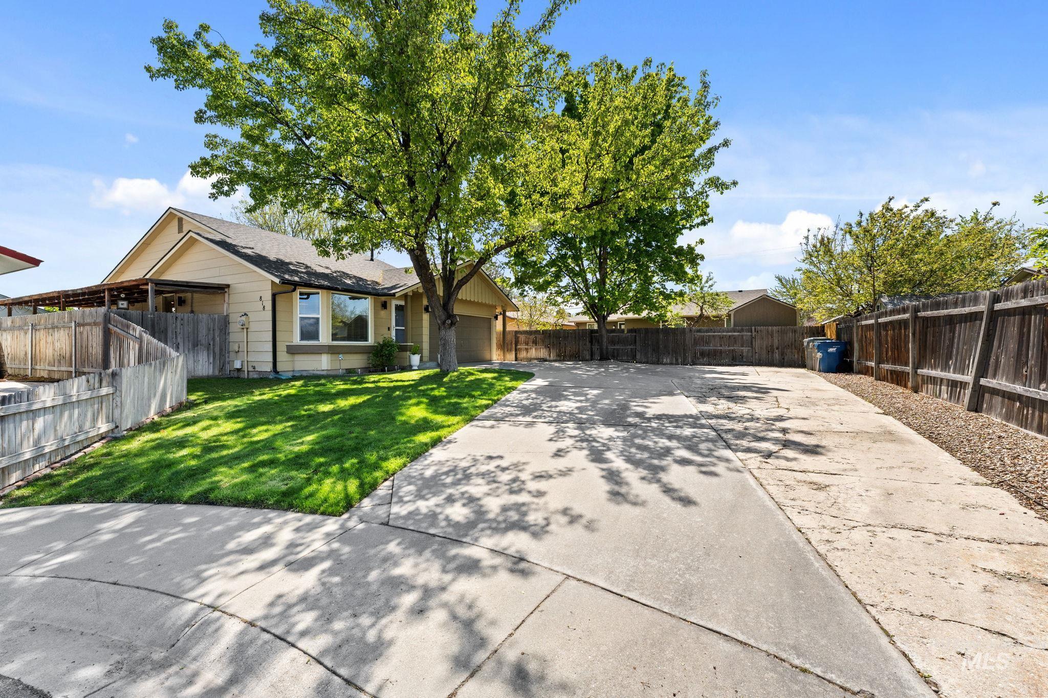 818 S Wild Phlox Pl, Boise, Idaho 83709, 3 Bedrooms, 2 Bathrooms, Residential For Sale, Price $444,900,MLS 98982843