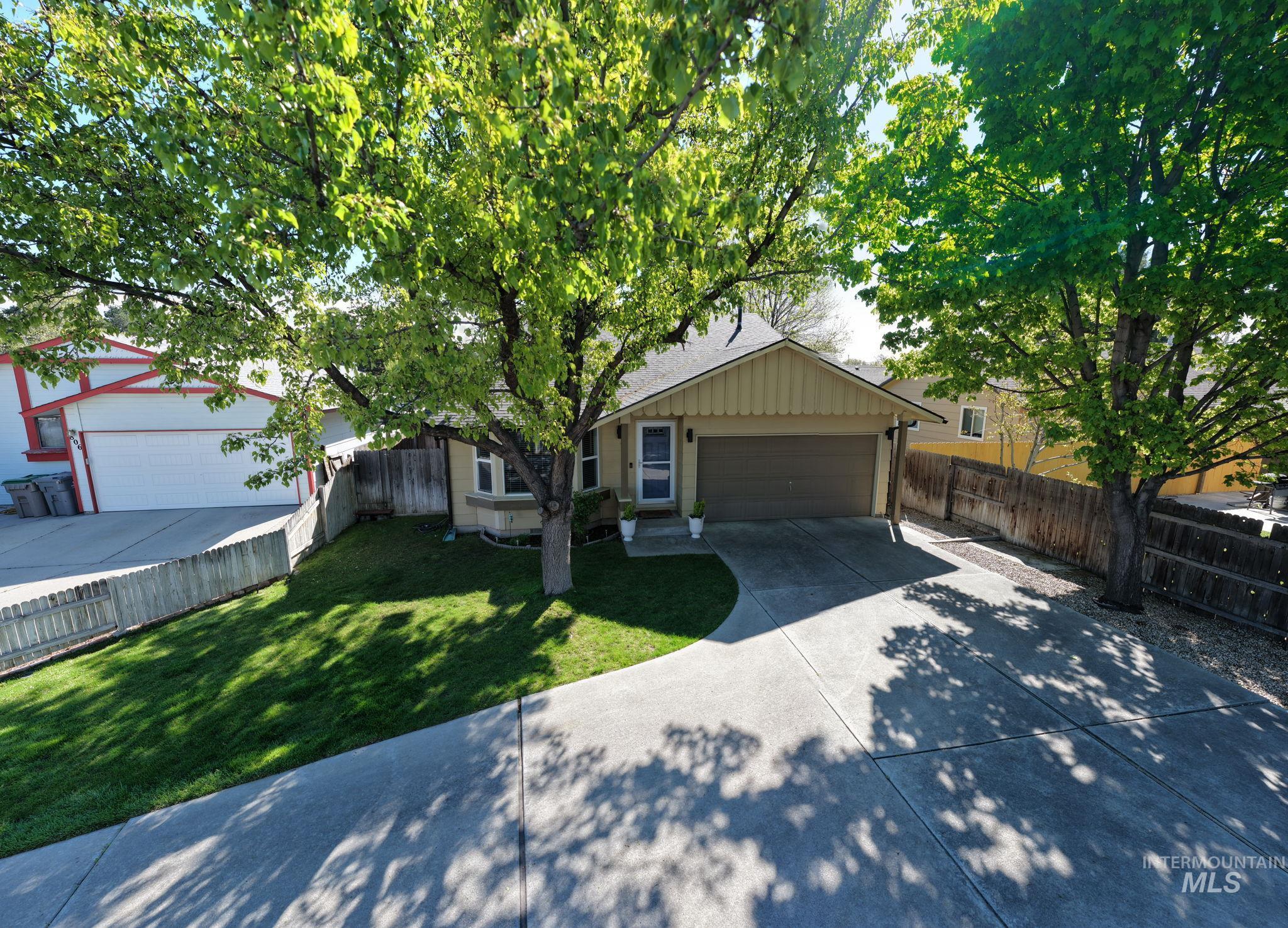 818 S Wild Phlox Pl, Boise, Idaho 83709, 3 Bedrooms, 2 Bathrooms, Residential For Sale, Price $444,900,MLS 98982843