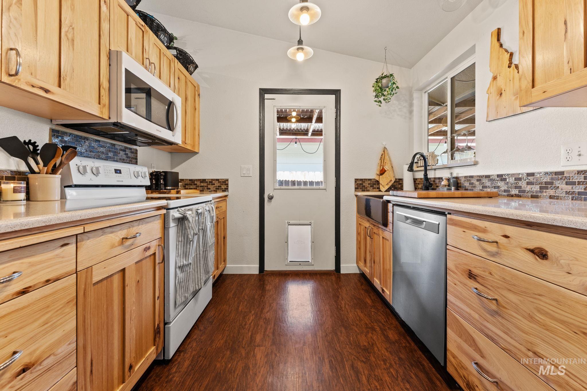 818 S Wild Phlox Pl, Boise, Idaho 83709, 3 Bedrooms, 2 Bathrooms, Residential For Sale, Price $444,900,MLS 98982843