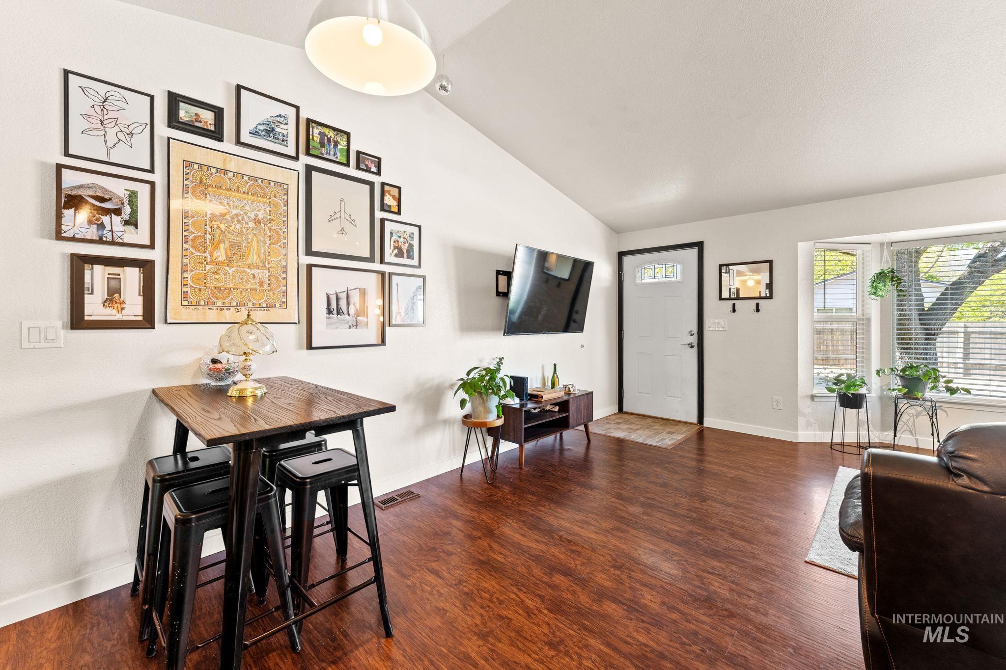 818 S Wild Phlox Pl, Boise, Idaho 83709, 3 Bedrooms, 2 Bathrooms, Residential For Sale, Price $444,900,MLS 98982843