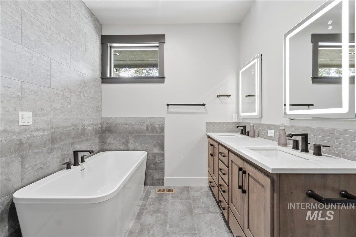 1325 Majestic View Drive, McCall, Idaho 83638, 4 Bedrooms, 2 Bathrooms, Residential For Sale, Price $1,382,500,MLS 98982849