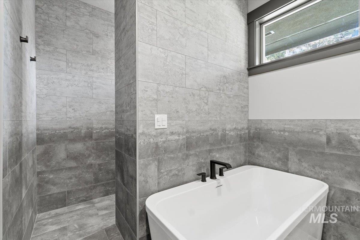 1325 Majestic View Drive, McCall, Idaho 83638, 4 Bedrooms, 2 Bathrooms, Residential For Sale, Price $1,382,500,MLS 98982849