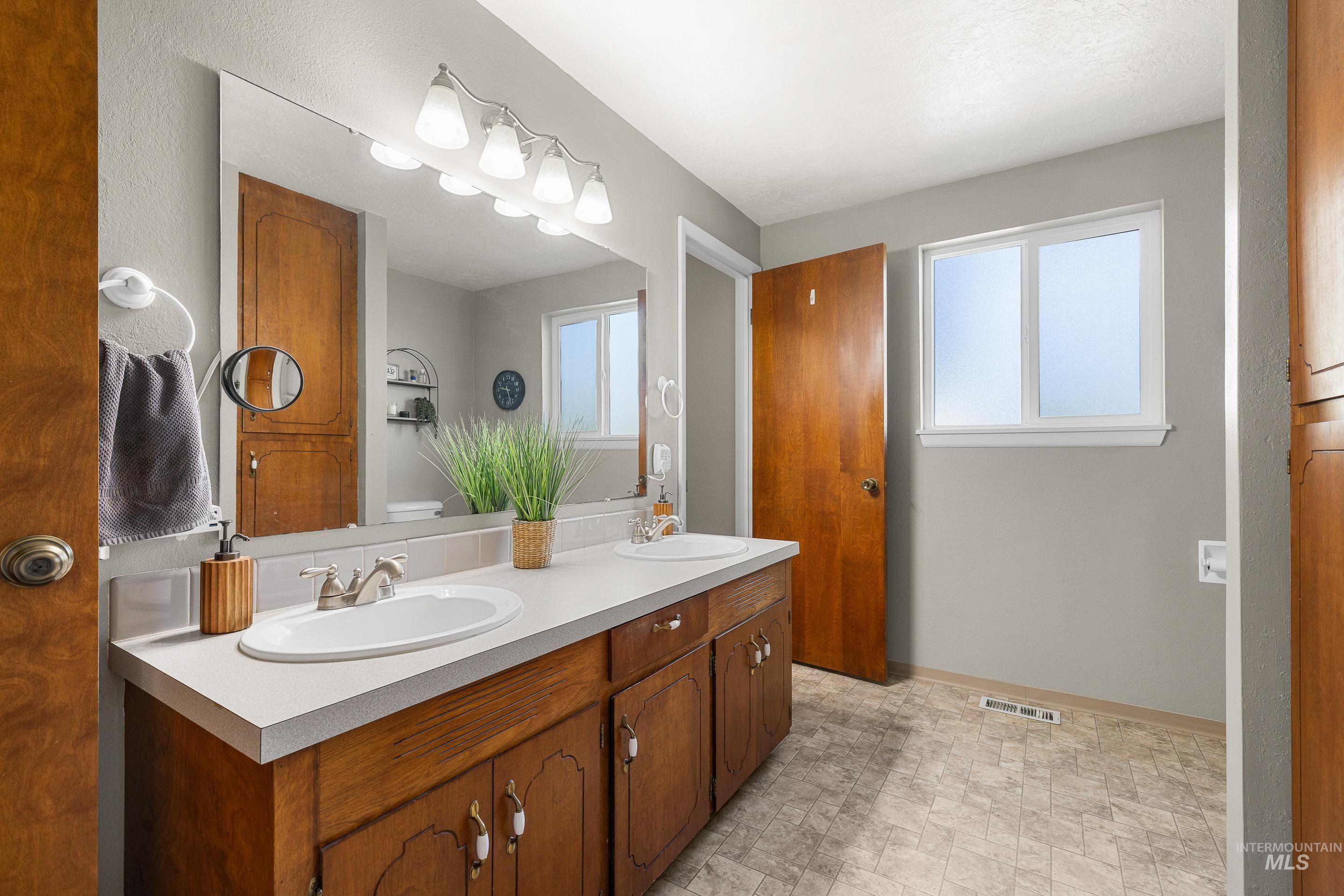 11178 W Hollandale Dr., Boise, Idaho 83709, 4 Bedrooms, 2 Bathrooms, Residential For Sale, Price $649,999,MLS 98982855