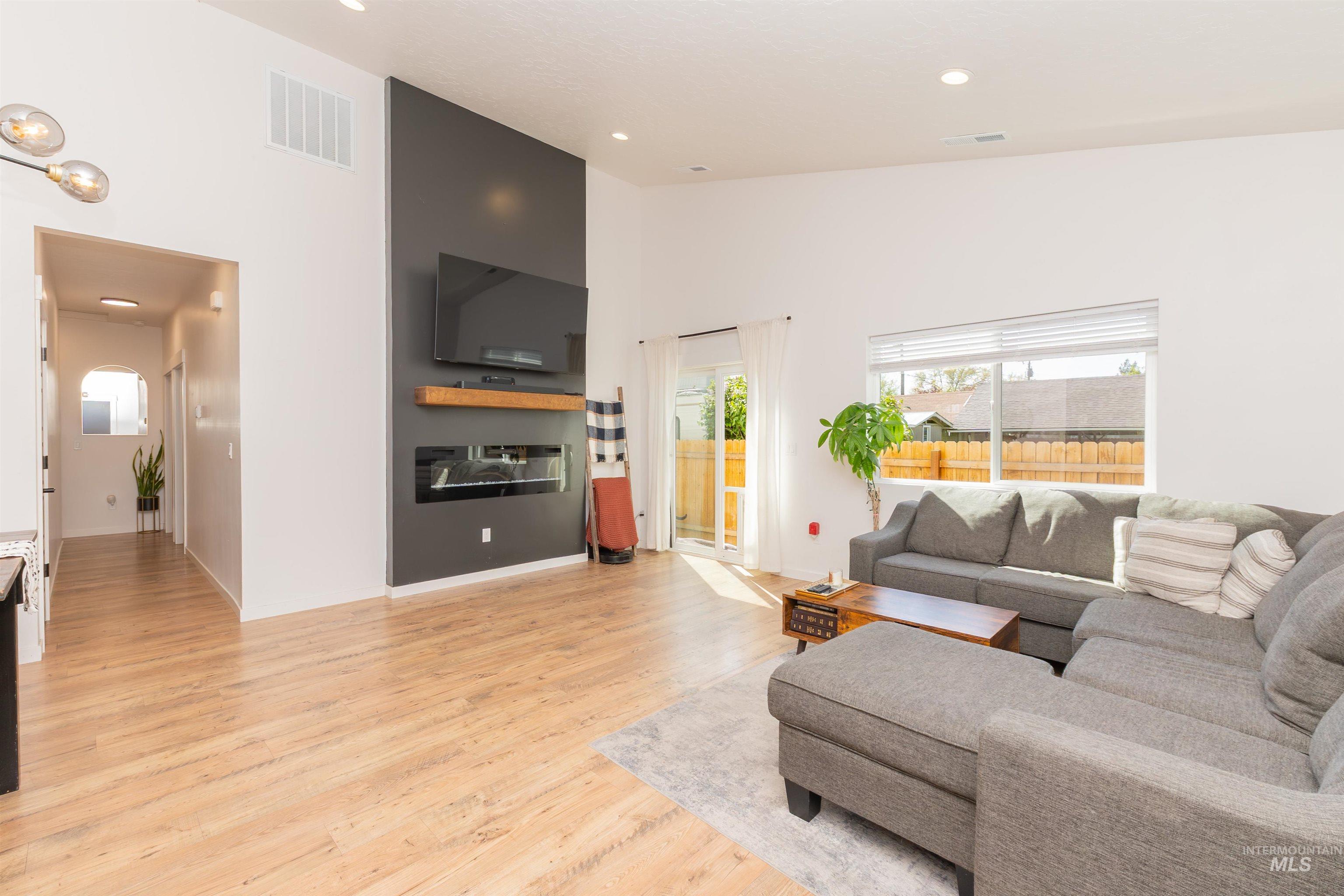 507 E Washington Ave, Nampa, Idaho 83686, 3 Bedrooms, 2 Bathrooms, Residential For Sale, Price $375,000, 98982860