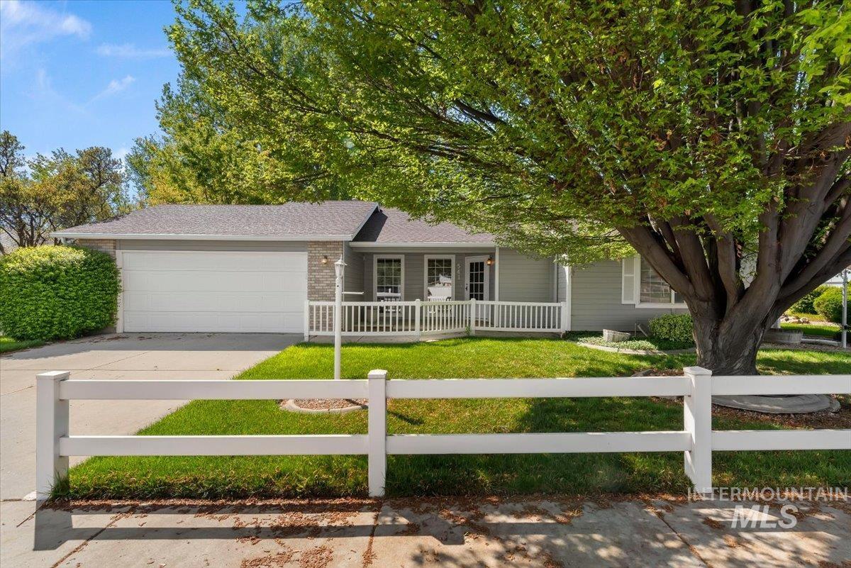 541 W Chrisfield Dr, Meridian, Idaho 83646, 3 Bedrooms, 2 Bathrooms, Residential For Sale, Price $400,000,MLS 98982861