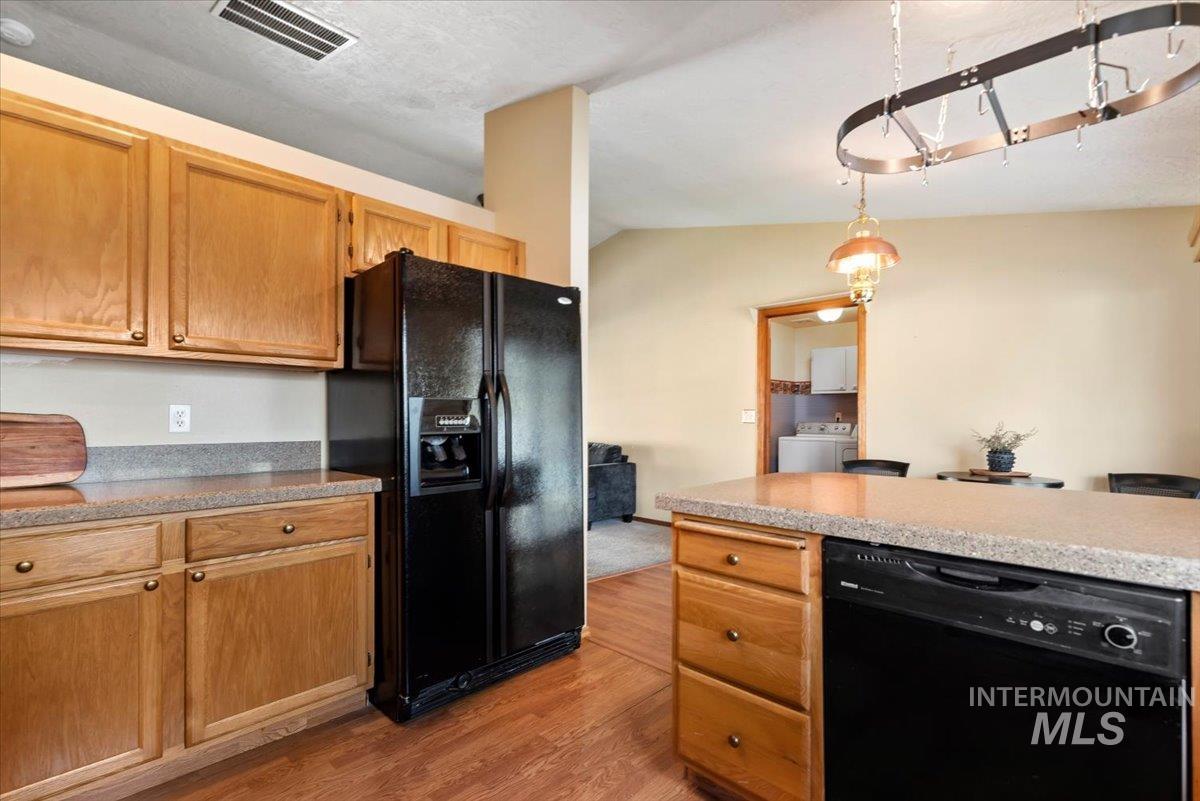 541 W Chrisfield Dr, Meridian, Idaho 83646, 3 Bedrooms, 2 Bathrooms, Residential For Sale, Price $400,000,MLS 98982861