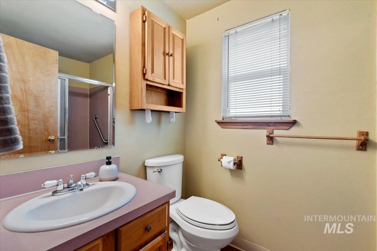 541 W Chrisfield Dr, Meridian, Idaho 83646, 3 Bedrooms, 2 Bathrooms, Residential For Sale, Price $400,000,MLS 98982861