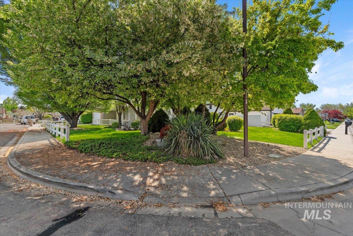 541 W Chrisfield Dr, Meridian, Idaho 83646, 3 Bedrooms, 2 Bathrooms, Residential For Sale, Price $400,000,MLS 98982861