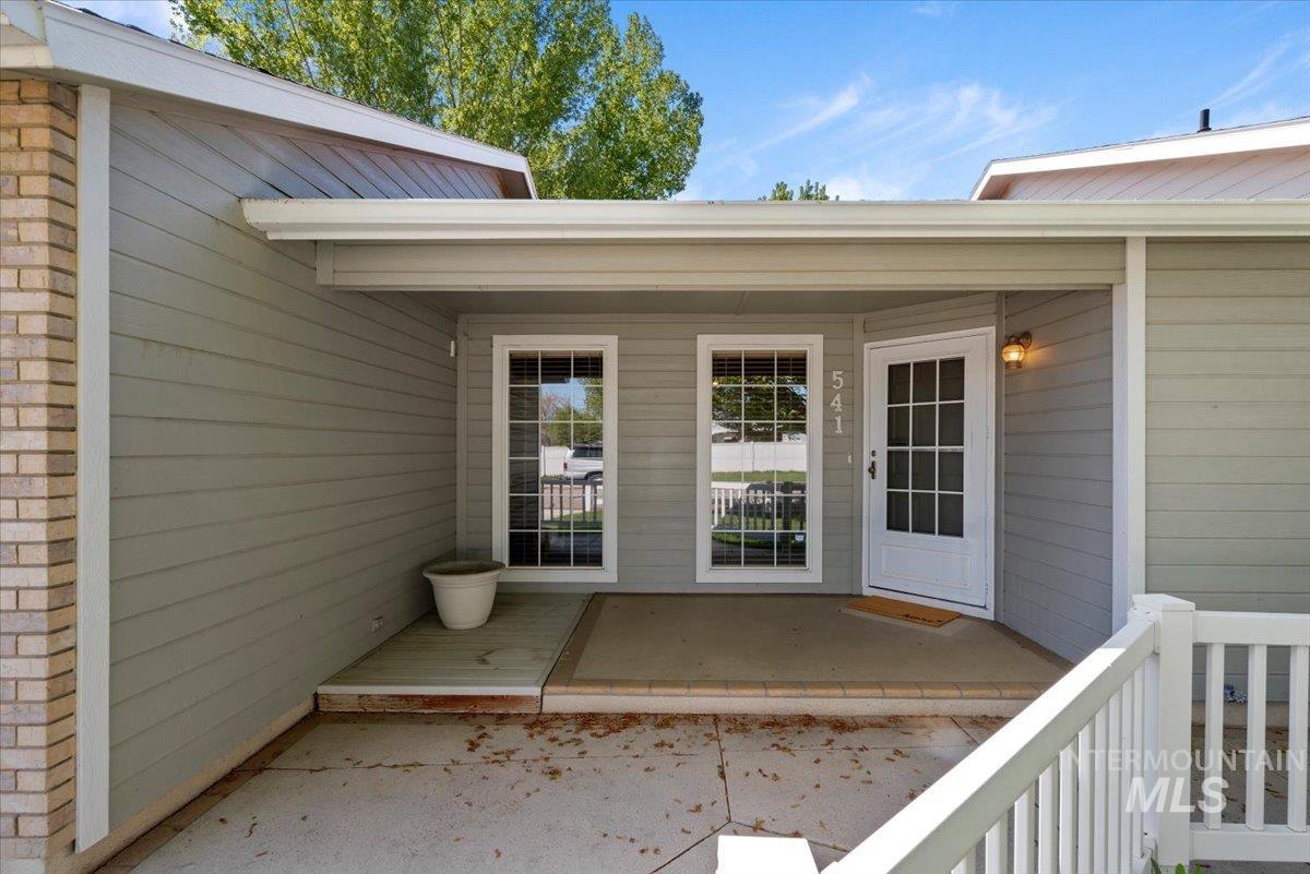 541 W Chrisfield Dr, Meridian, Idaho 83646, 3 Bedrooms, 2 Bathrooms, Residential For Sale, Price $400,000,MLS 98982861