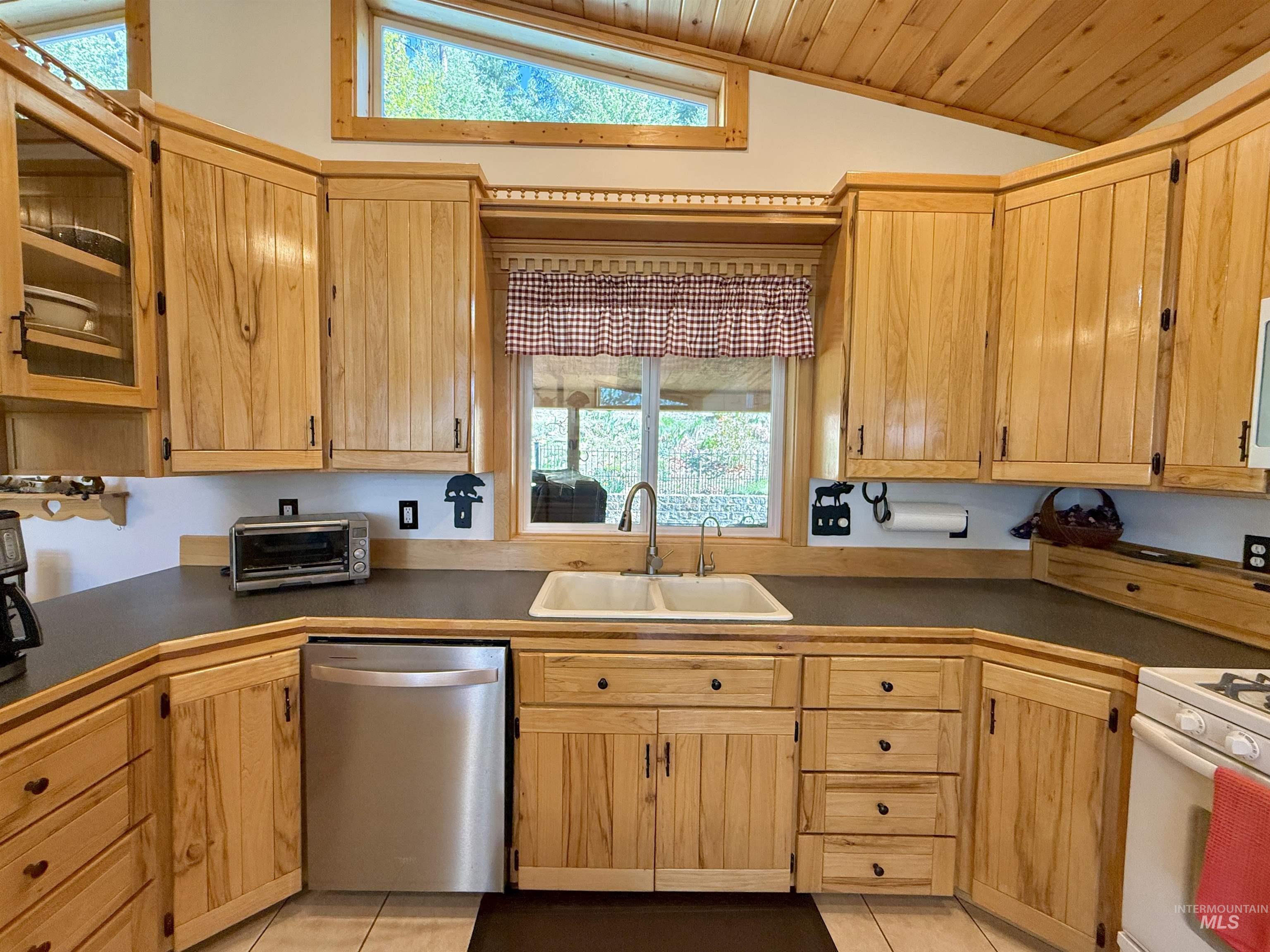 263 Sill Creek Rd., Clearwater, Idaho 83552, 3 Bedrooms, 2 Bathrooms, Residential For Sale, Price $815,000, 98982870