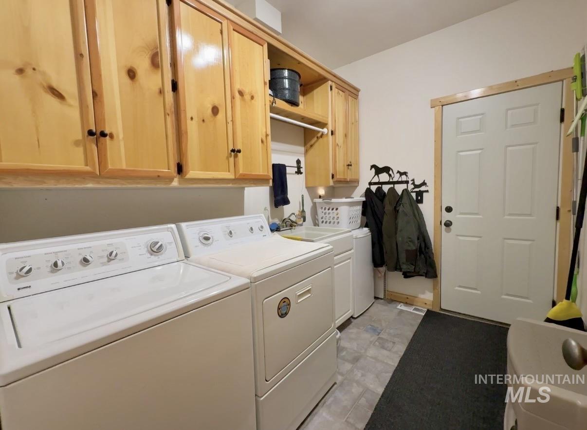 263 Sill Creek Rd., Clearwater, Idaho 83552, 3 Bedrooms, 2 Bathrooms, Residential For Sale, Price $815,000, 98982870