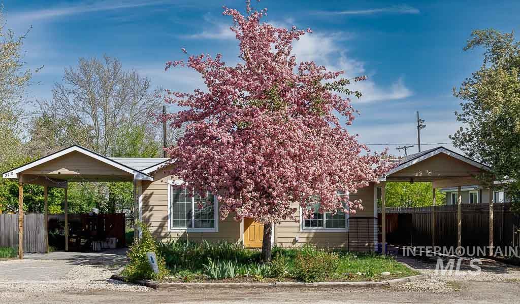 210/212 E 12Th St, Emmett, Idaho 83617, 3 Bedrooms, 1 Bathroom, Residential Income For Sale, Price $449,000, 98982871
