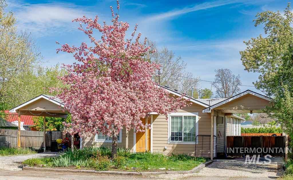 210/212 E 12Th St, Emmett, Idaho 83617, 3 Bedrooms, 1 Bathroom, Residential Income For Sale, Price $449,000, 98982871