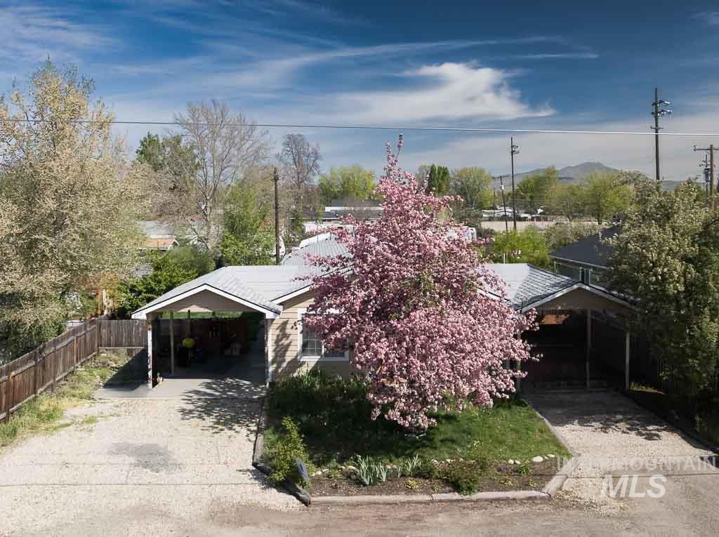 210/212 E 12Th St, Emmett, Idaho 83617, 3 Bedrooms, 1 Bathroom, Residential Income For Sale, Price $449,000, 98982871