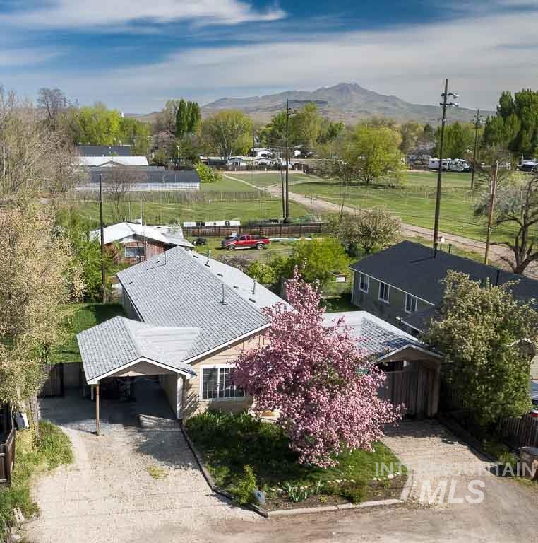 210/212 E 12Th St, Emmett, Idaho 83617, 3 Bedrooms, 1 Bathroom, Residential Income For Sale, Price $449,000, 98982871