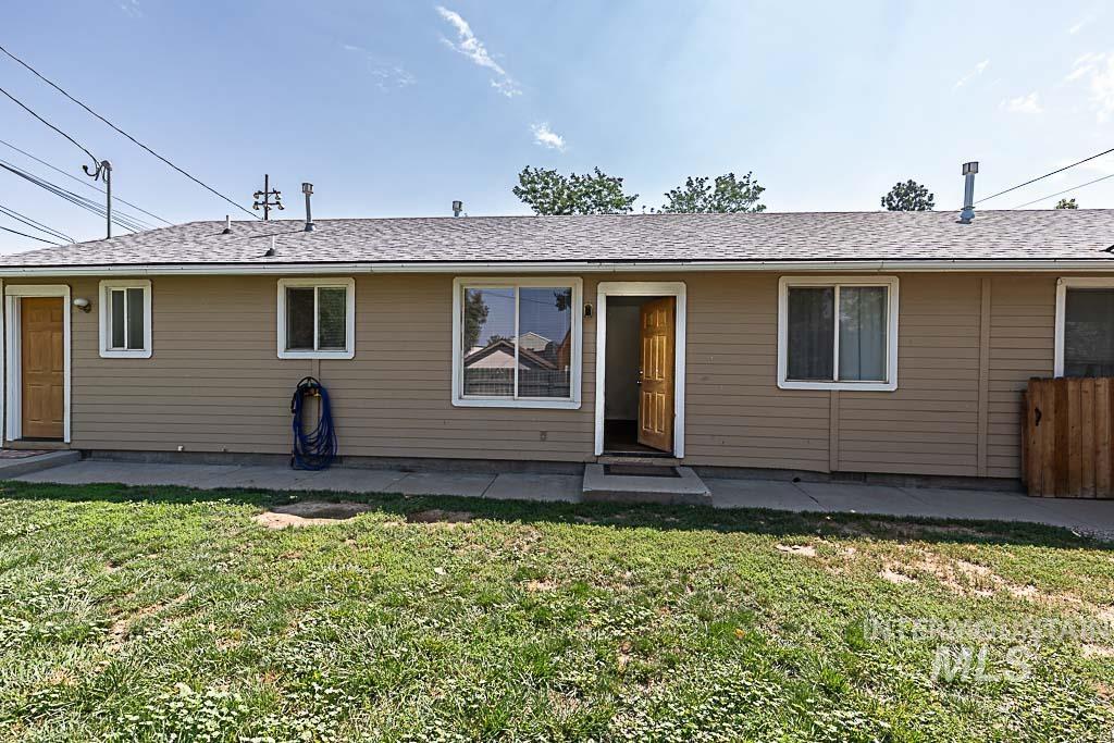 210/212 E 12Th St, Emmett, Idaho 83617, 3 Bedrooms, 1 Bathroom, Residential Income For Sale, Price $449,000, 98982871