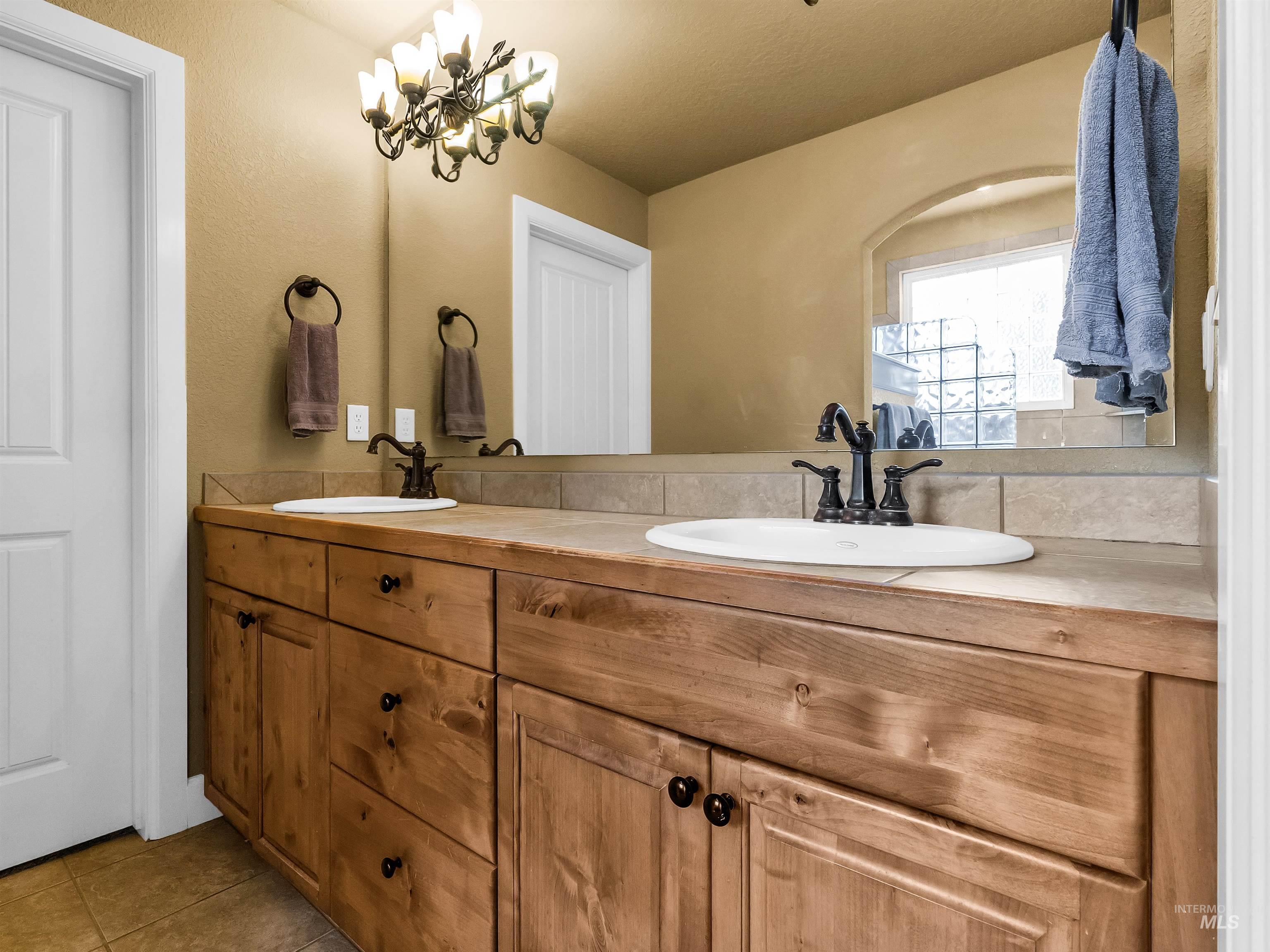 4467 N Mackenzie Ln, Boise, Idaho 83703, 4 Bedrooms, 3.5 Bathrooms, Residential For Sale, Price $649,500,MLS 98982875